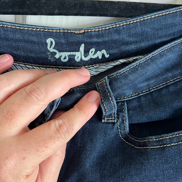 Boden size 2 dark wash skinny Jean with zipper detail - Picture 2 of 3